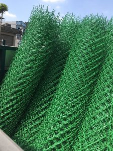 Lưới B40 giá rẻ là một loại lưới được đan bằng những sợi thép thành nhiều mắt